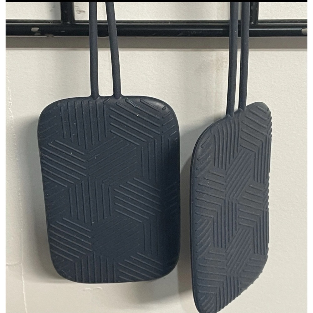 G FORCE Set of 2 Navy Blue Rectangle Luggage Tags Embossed Silicone 2.5" x 3" - Picture 4 of 4